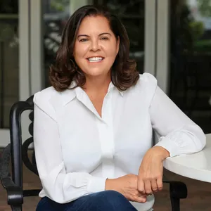 Liz Hogan, Compass