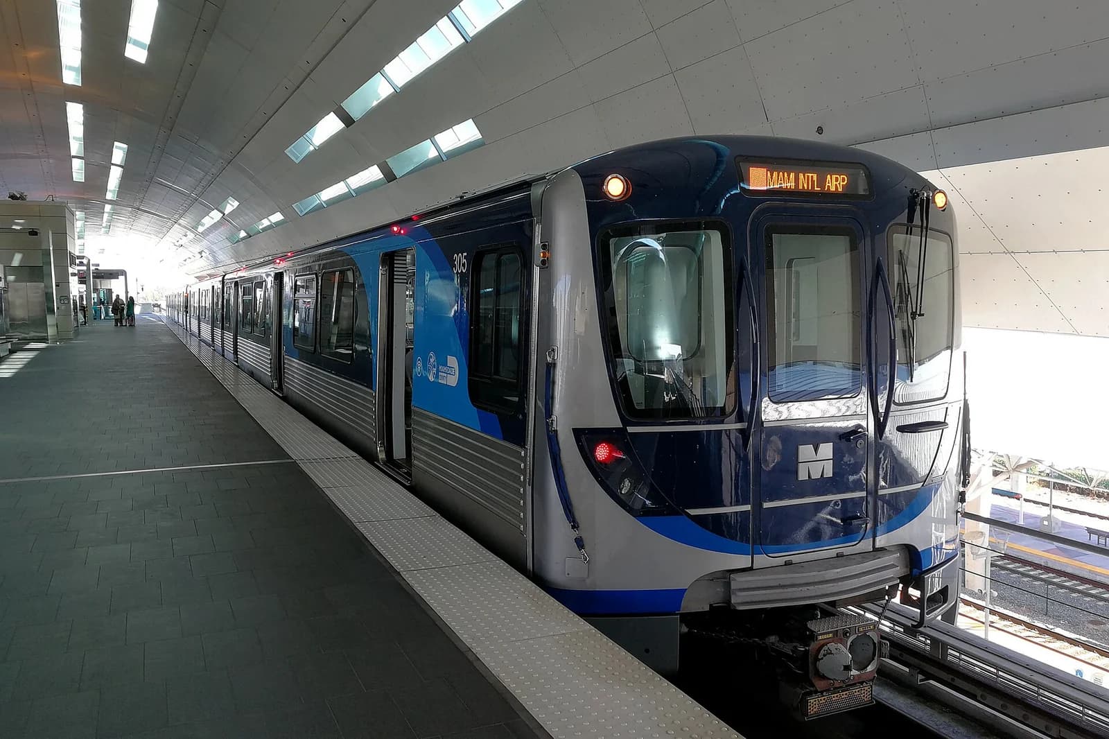 A Hitachi Metrorail train at a Miami station platform