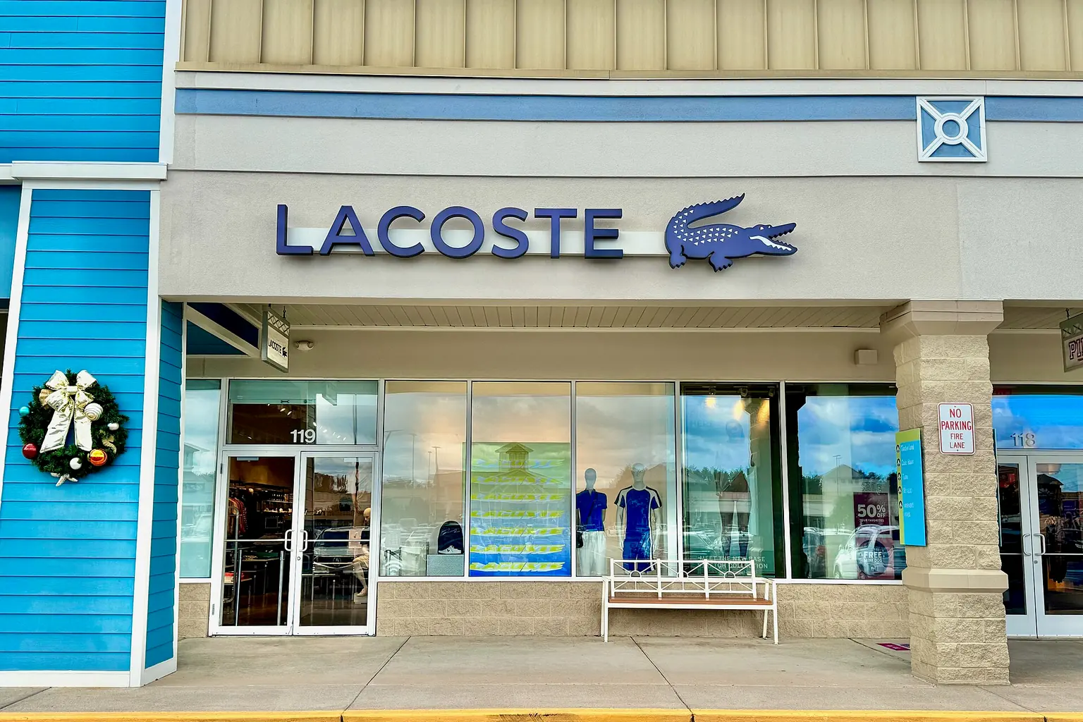Retail clothing displays in a Delaware store