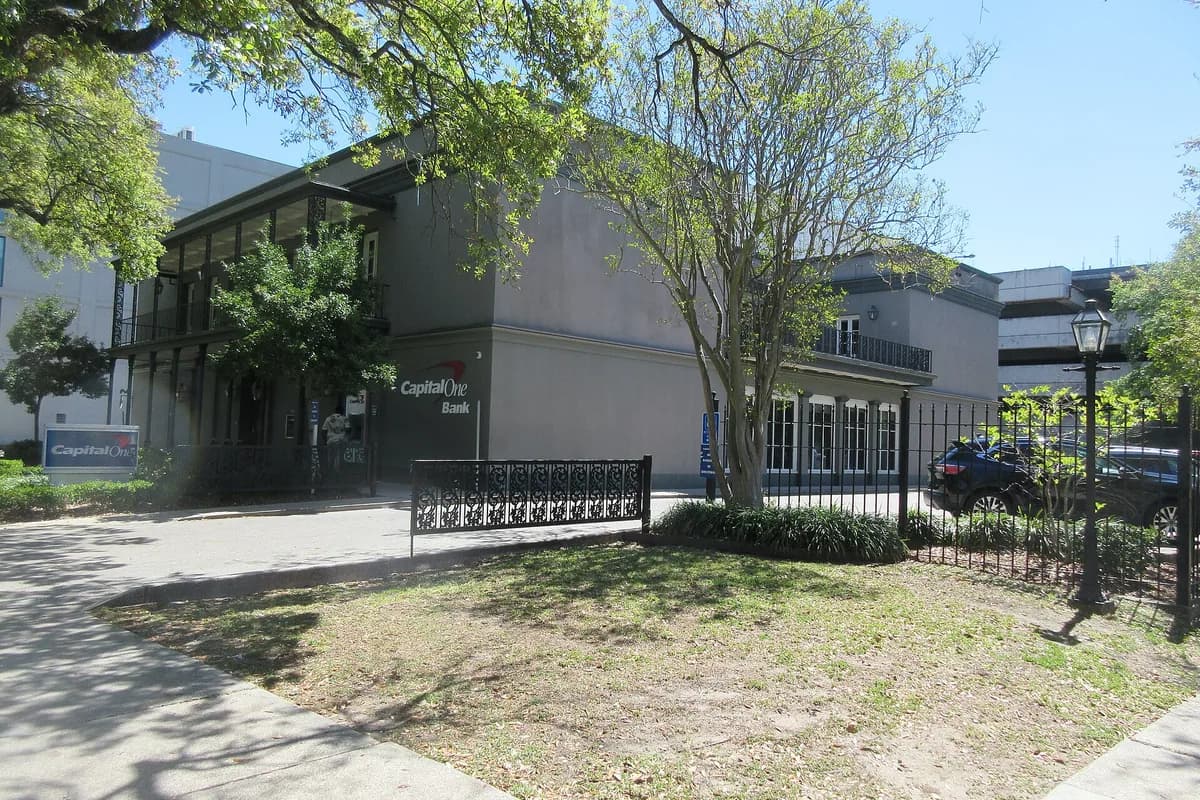 Oficina de Capital One en St. Charles Avenue en New Orleans