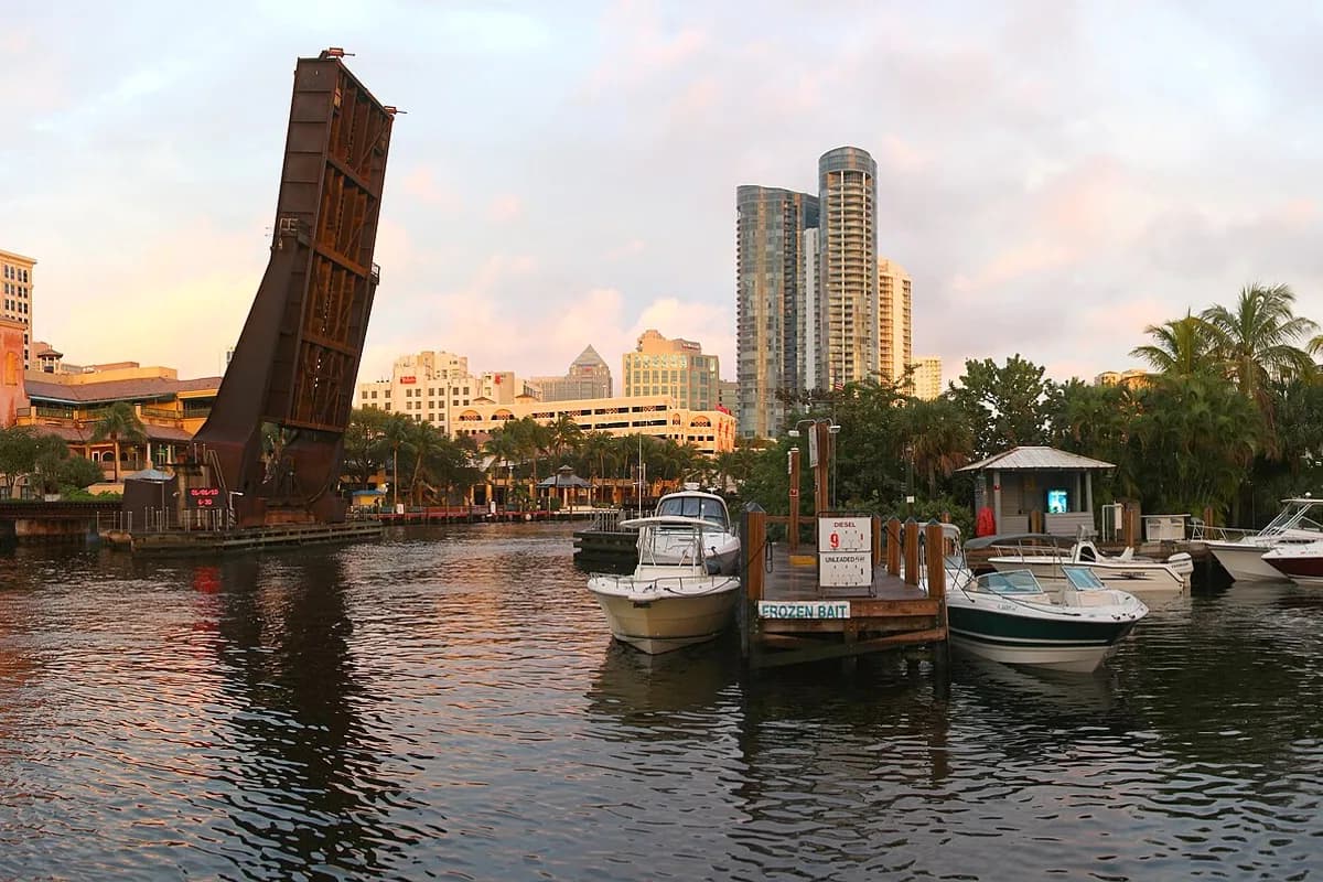 New River and the Fort Lauderdale skyline