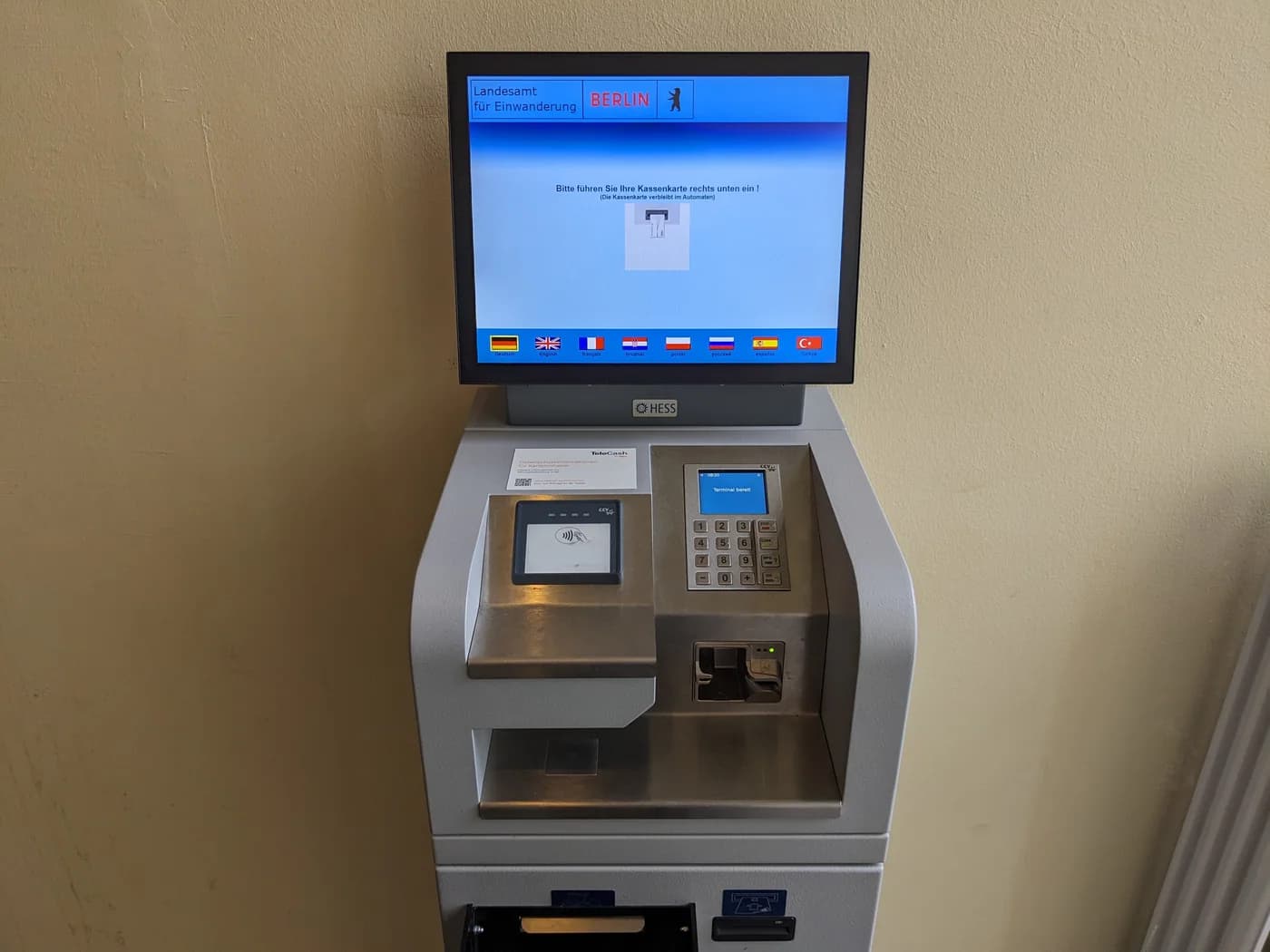 Reference photograph of a payment terminal at a Berlin public office