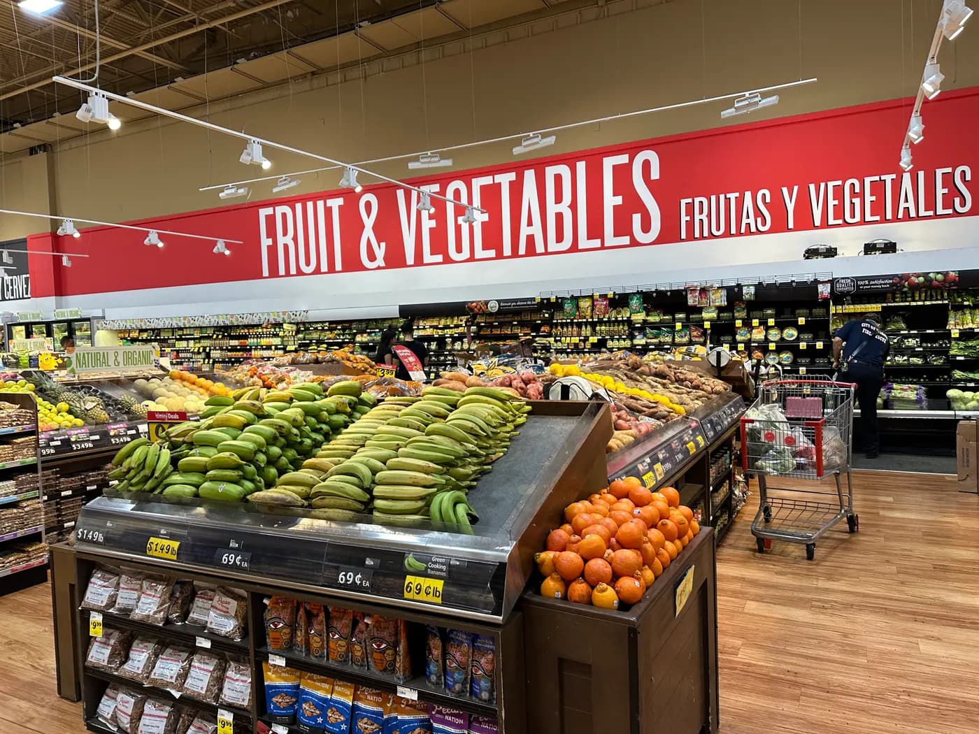Reference photograph of grocery shelves in a Miami supermarket