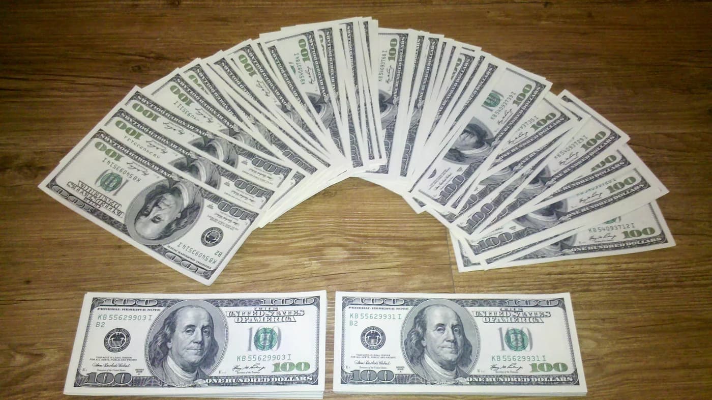 Reference photograph of United States dollar banknotes