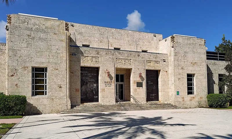 Entrada del museo The Bass en Miami Beach