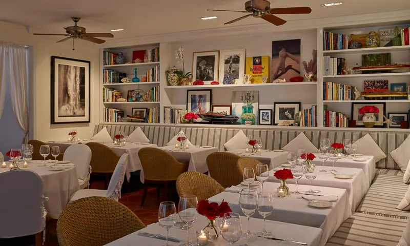 El comedor de la biblioteca en Casa Tua Miami Beach