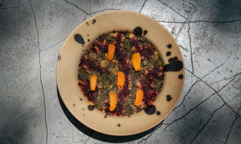 Un plato plateado presentado por Los Félix en Coconut Grove