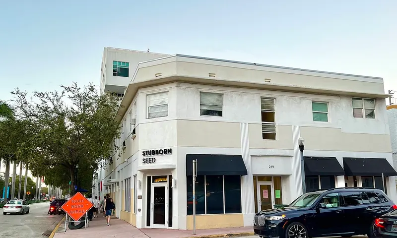 Exterior del restaurante Stubborn Seed en Miami Beach