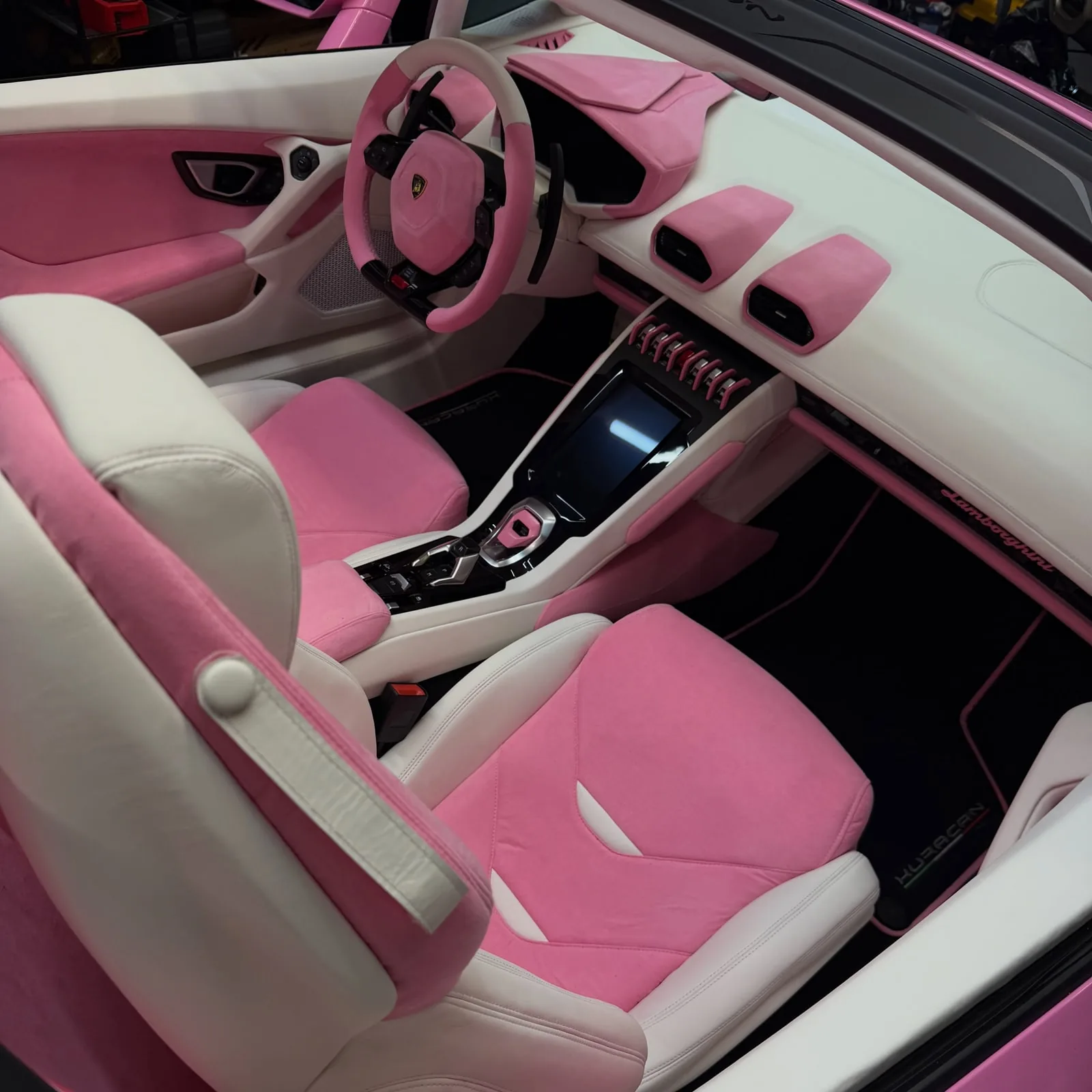 Lamborghini Huracán Evo Spyder interior with white leather and pink Alcantara by Motenza Auto Couture