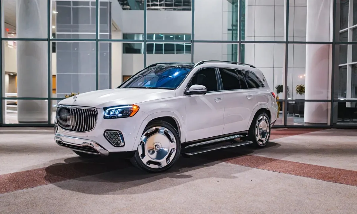 White Mercedes-Maybach GLS 600 from Pugachev Luxury Car Rentals, Miami