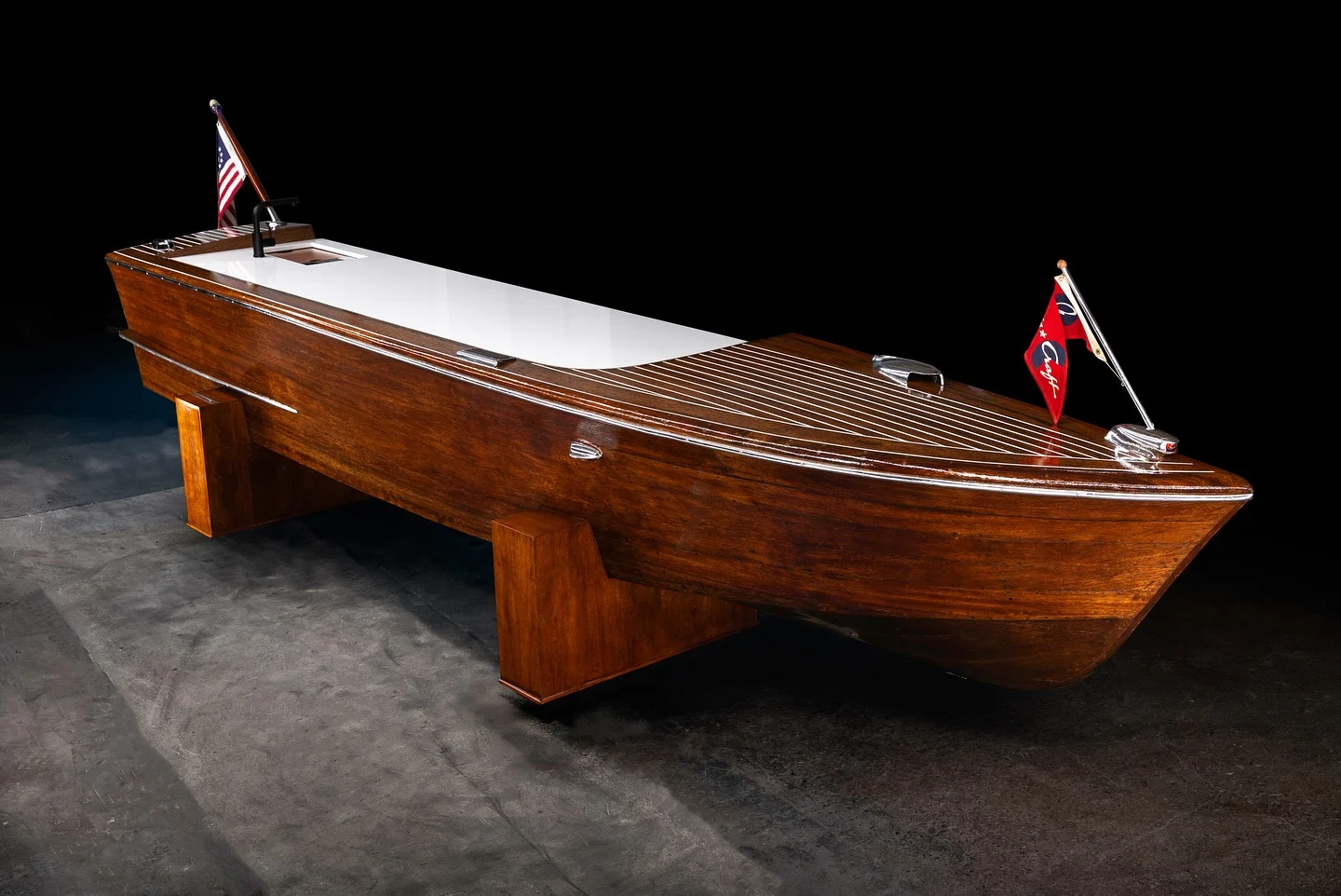 Bar realizado con una lancha Chris-Craft — vista del proyecto