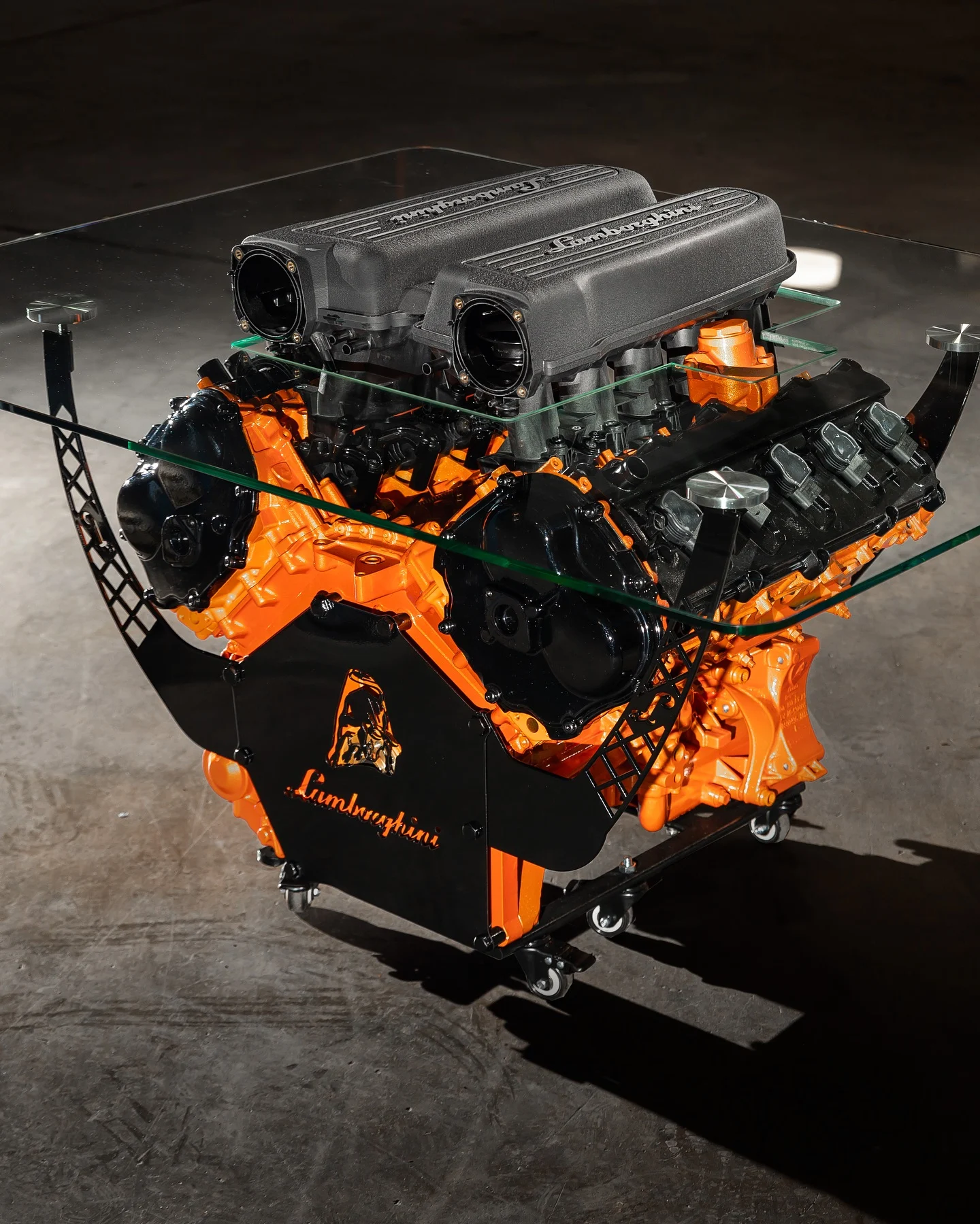 Mesa Lamborghini Huracán en naranja — vista del proyecto